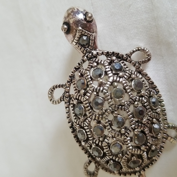 Silver Rhinestone Turtle Brooch - Picture 2 of 4